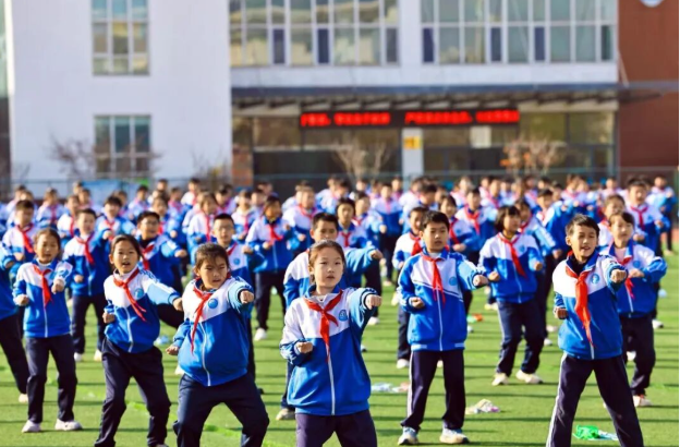 调换学生座位优化校园用眼环境构建校园监测家庭执行防控闭环 调换学生座位优化校园用眼环境构建校园监测家庭执行防控闭环